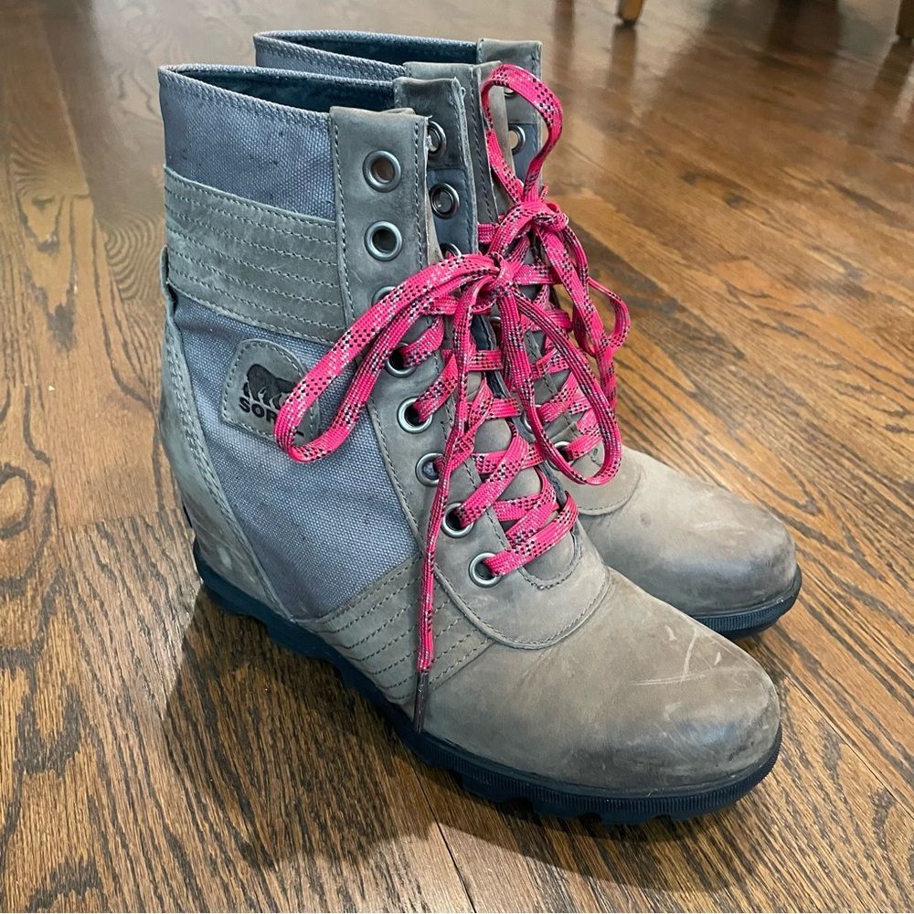 SOREL Lexie Wedge Leather & Canvas Gray & Red Lace Up Boots